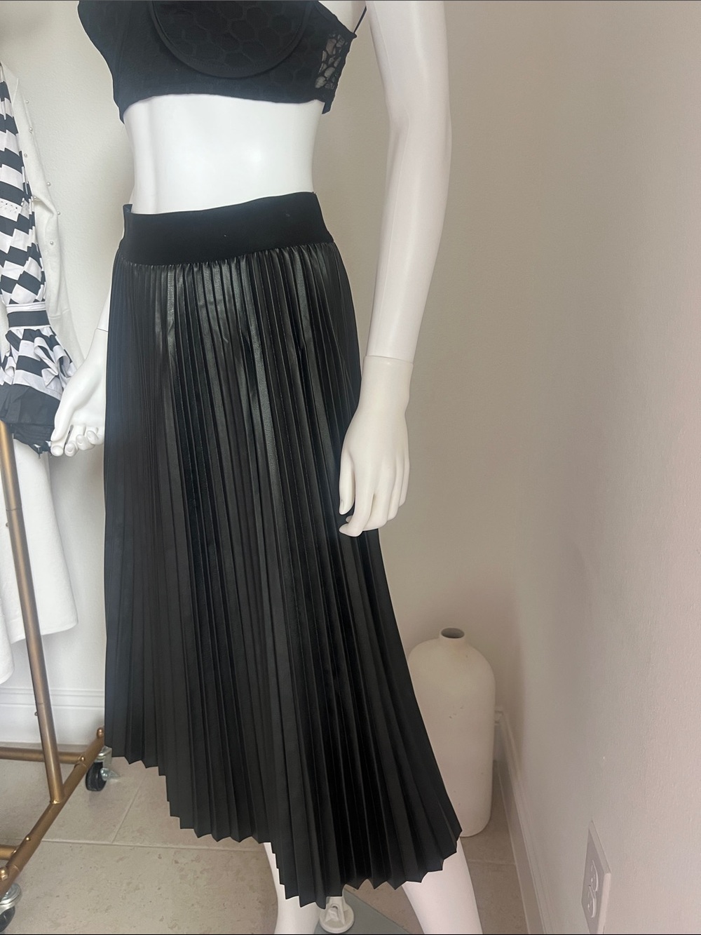 Black Pleated Midi Skirt with Elastic Waistband